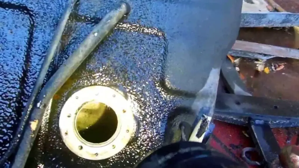 How to Clean a Plastic Gas Tank